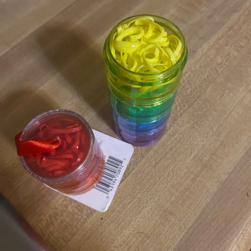 Scünci “I Hold On Tight” small hairties. Rainbow Colors.